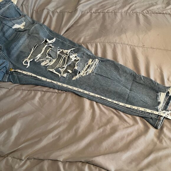 American Eagle Size 20 Curvy Mom Jean with Distressing - Picture 6 of 9